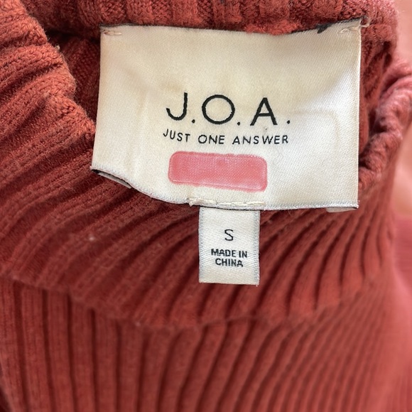 ruffle turtleneck - size small ; Pre owned - Picture 6 of 8